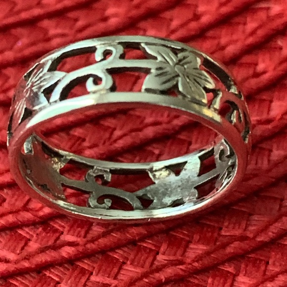 Sterling Silver Flower Ring - Picture 6 of 7